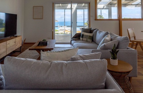 Alonnah House | Blue Cottage Bruny Island, ALONNAH, fabulous water views, wood heater, near Pub