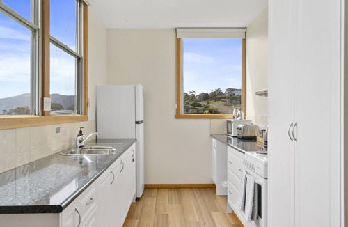 Alonnah House | Blue Cottage Bruny Island