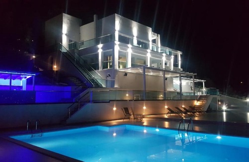 Punta Villa | BLUE SKIATHOS LTD