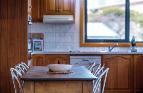 East Coast Tasmania House | Blue Waves - Freycinet