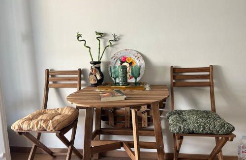 Omonia Apartment | Bohemian Cozy Flat, with terrace 24h available, self- check in