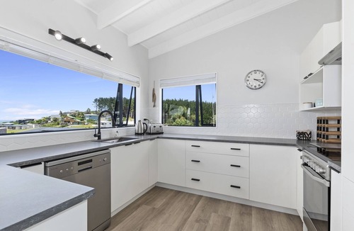 Langs Beach House | Boulevard Beauty - Langs Beach Holiday Home