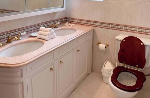 Paleopolis Bed & Breakfast | Boutique BnB Sea Views & Breakfast - Suite 2R