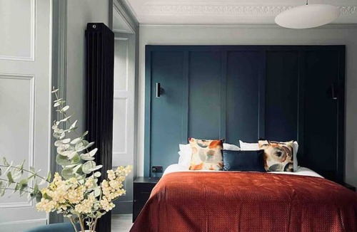 Galashiels Apartment | Boutique Studio, King Bed, En-suite & Kitchenette