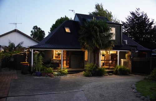 Hamilton North House | Boutique Villa! Top Location & Very Private Spa!