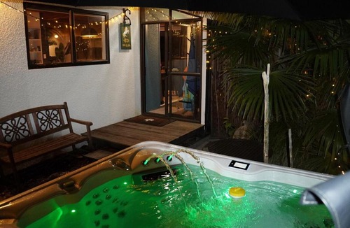 Hamilton North House | Boutique Villa! Top Location & Very Private Spa!