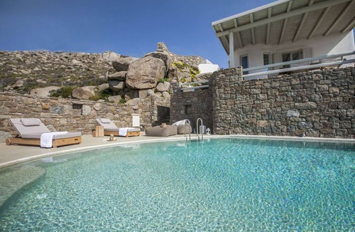 Platis Gialos Villa | Breathtaking 6 Bed in Platis Gialos