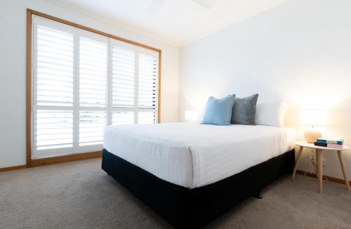 West Launceston House | Bright and Beautiful Near the Gorge with Parking