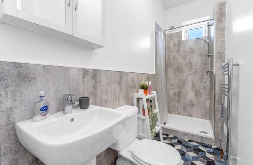 Newhaven Apartment | Bright and Quiet Edinburgh Home