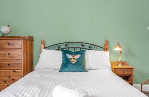 Newhaven Apartment | Bright and Quiet Edinburgh Home
