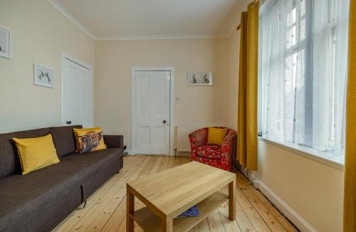 Lauder Apartment | Bright flat in Lauder Centre
