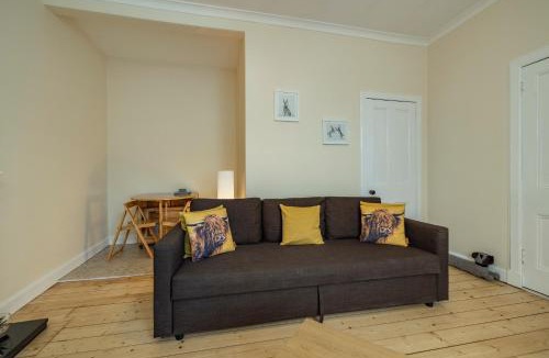 Lauder Apartment | Bright flat in Lauder Centre