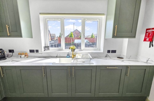 Paisley House | Bright & Modern 3-Bed | Next To Glasgow Airport