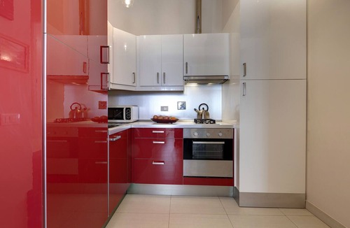 San Lorenzo Apartment | Bright Red Suite, 5 minutes from the Station and the Duomo