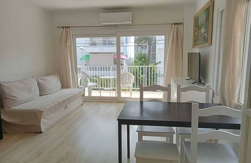 Cala Bona Apartment | Bright Seaside Apartment in Cala Millor | Beach Nearby