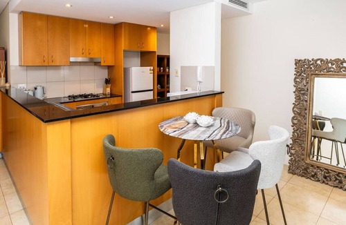 Bondi Apartment | Bright & Spacious 2 BDR w/Pool Parking Balcony AC