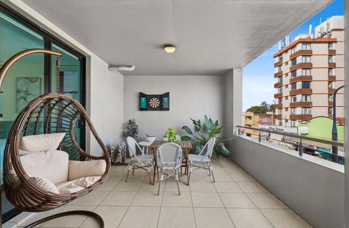 Bondi Apartment | Bright & Spacious 2 BDR w/Pool Parking Balcony AC