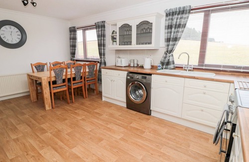 Jedburgh Cottage | BROOMBAULKS FARM BUNGALOW, pet friendly, with open fire in Jedburgh