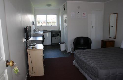 Kensington Hotel | Burgundy Rose Motel