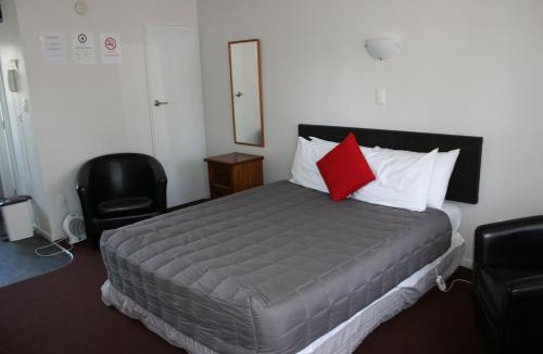 Kensington Hotel | Burgundy Rose Motel