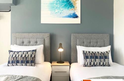 Paisley Apartment | ByEvo 19 Walker - Close to GLA - Perfect Getaway or Working away from Home