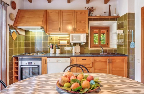 Pollensa House | “Ca les Estamenyes” close to the Sea, Wi-Fi, A/C, Terrace, Garden & Pool; Parking Available