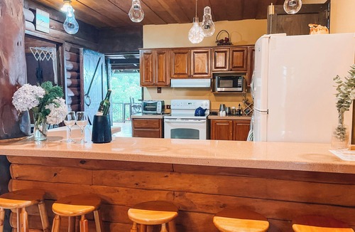 Roble Cabin | 🌲 Cabaña Del Roble Private Jacuzzi & Fireplace 30 min from SJO Airport