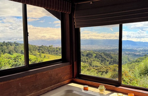 Roble Cabin | 🌲 Cabaña Del Roble Private Jacuzzi & Fireplace 30 min from SJO Airport