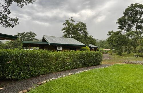 San Isidro de El General House | Cabaña Jacaranda #2, junto al río, Pérez Zeledon