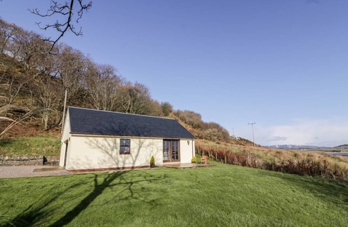 Rothesay Cottage | Cabin ∙ 1 bedroom ∙ 2 guests