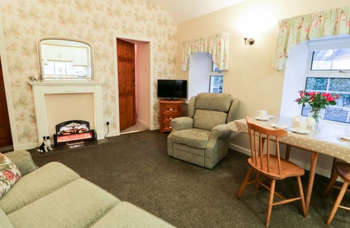 Castle Douglas Cottage | Cabin ∙ 2 bedrooms ∙ 3 guests