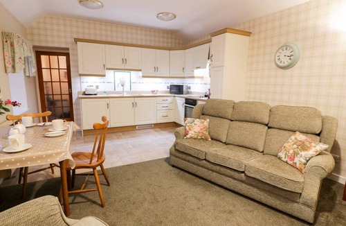 Castle Douglas Cottage | Cabin ∙ 2 bedrooms ∙ 3 guests