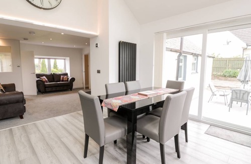 Banknock Cottage | Cabin ∙ 2 bedrooms ∙ 4 guests