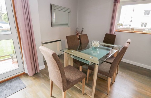 Largs Cottage | Cabin ∙ 2 bedrooms ∙ 4 guests