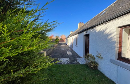 Jemimaville Cottage | Cabin ∙ 3 bedrooms ∙ 5 guests