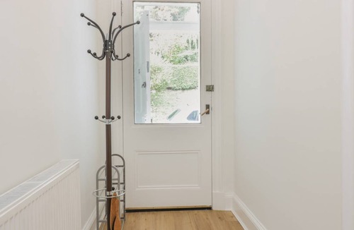 Murrayfield Cottage | Cabin ∙ 3 bedrooms ∙ 5 guests