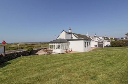 Turnberry Cottage | Cabin ∙ 3 bedrooms ∙ 6 guests