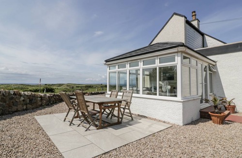 Turnberry Cottage | Cabin ∙ 3 bedrooms ∙ 6 guests