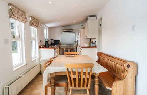 Aberlour Cottage | Cabin ∙ 4 bedrooms ∙ 8 guests