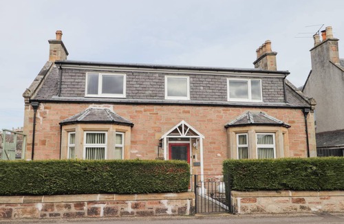 Inverness City Centre Cottage | Cabin ∙ 5 bedrooms ∙ 9 guests