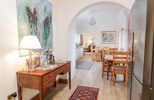 Peebles Cottage | Cabin ∙ 6 bedrooms ∙ 12 guests