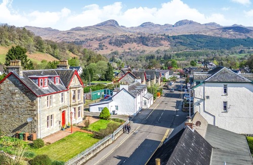 Killin Cottage | Cabin ∙ 9 bedrooms ∙ 18 guests