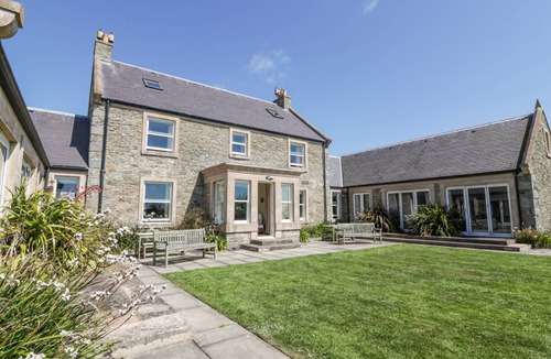 Newton Stewart Cottage | Cabin ∙ 8 bedrooms ∙ 17 guests