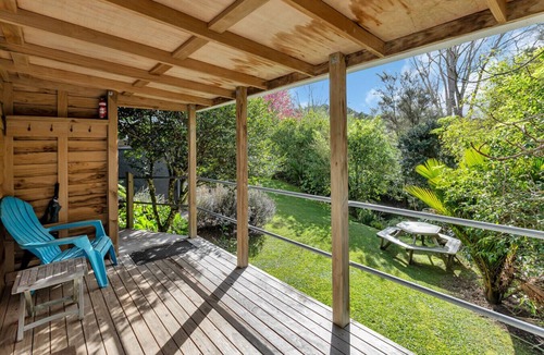 Kensington House | Cabin in Bush Setting, Central Whangārei + Netflix