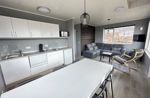 Borgarnes Cabin | Cabin with Jacuzzi, next to Fossatún, west of Iceland
