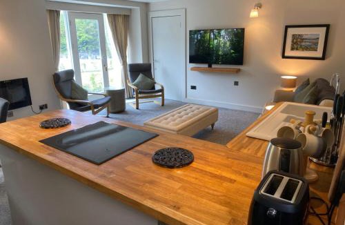 Ballater House | Cairn Leuchan