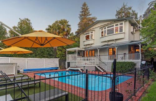 Nelson South House | Camellia House - Elevator Access, Swimming, and Spa Pools