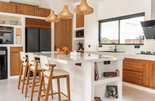 Umalas Villa | Canggu Luxury: Stylish 4BR Villa Near Berawa Beach