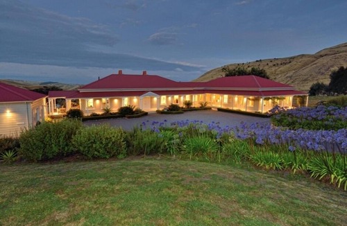 Waimarama Villa | Cape South Homestead - Character Homestead in a beautiful country setting