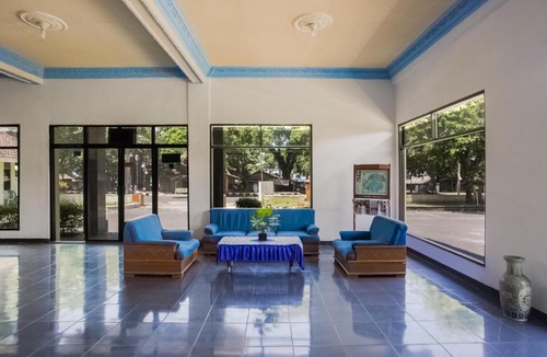 Pelabuhan Ratu Hotel | Capital O 3094 Hotel Cleopatra
